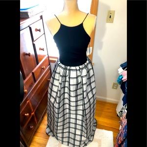 Aidan black/white dress NWT